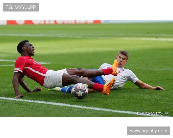 TA卢卡武什科维奇携田径教练系兄长